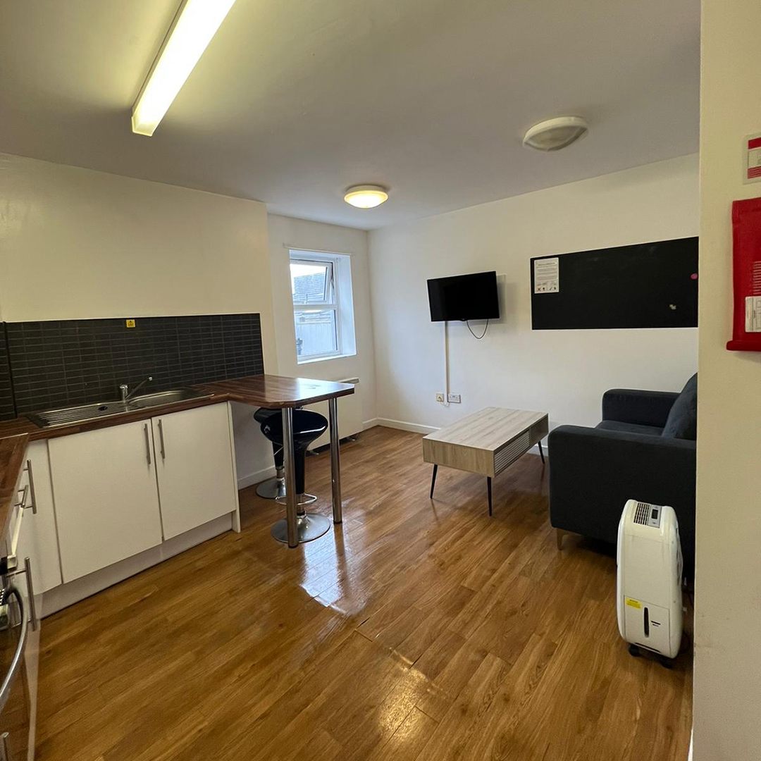 Student House Cleaning Ealing Common W5